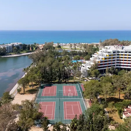 אתר נופש Megasaray