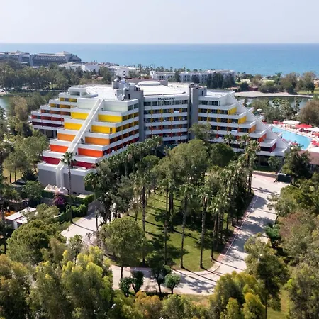 Feriested Megasaray Side